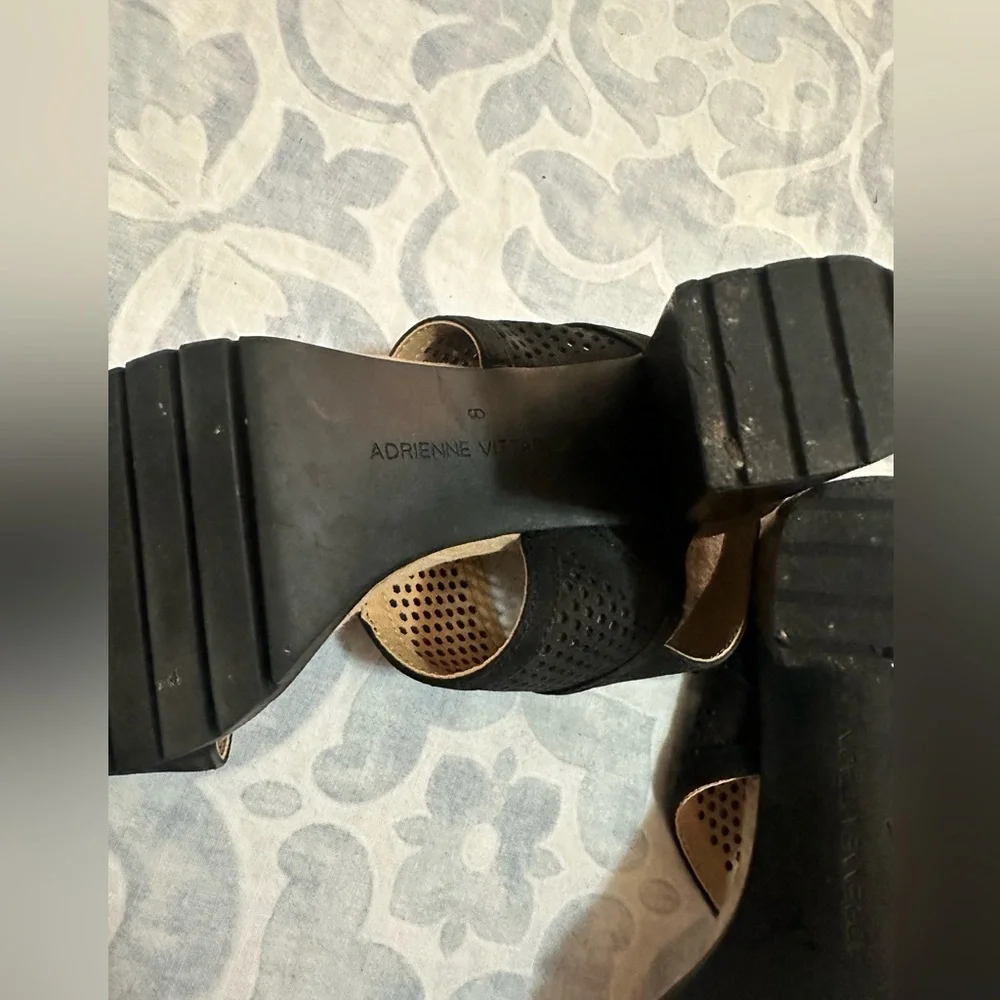 Adrienne Vittadini Vera Sandals Black Women's Size 8M‎ Heels